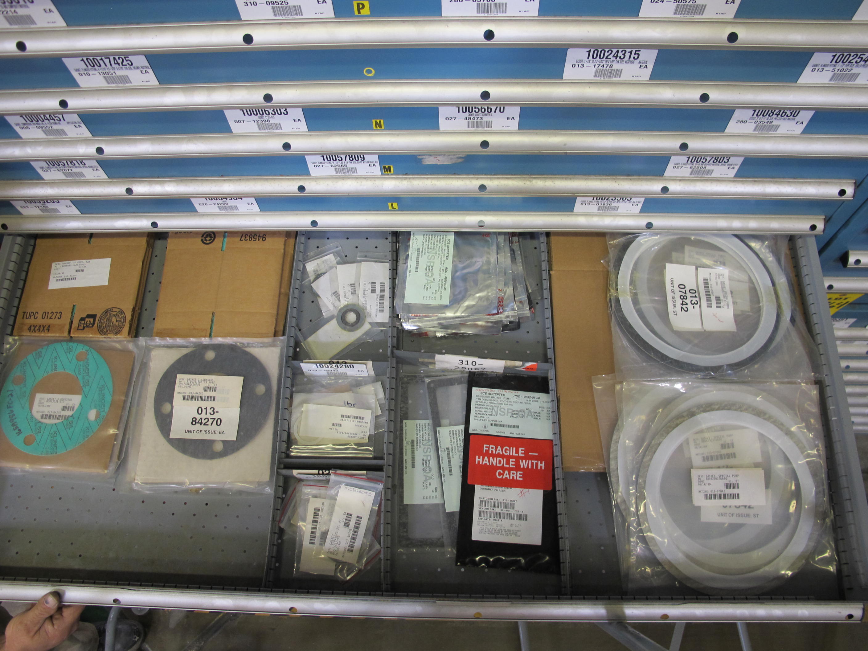 LISTA HEAVY DUTY 9-DRAWER PARTS CABINET W/ CONTENTS (W-50) LOADING & HANDLING FEE $25-